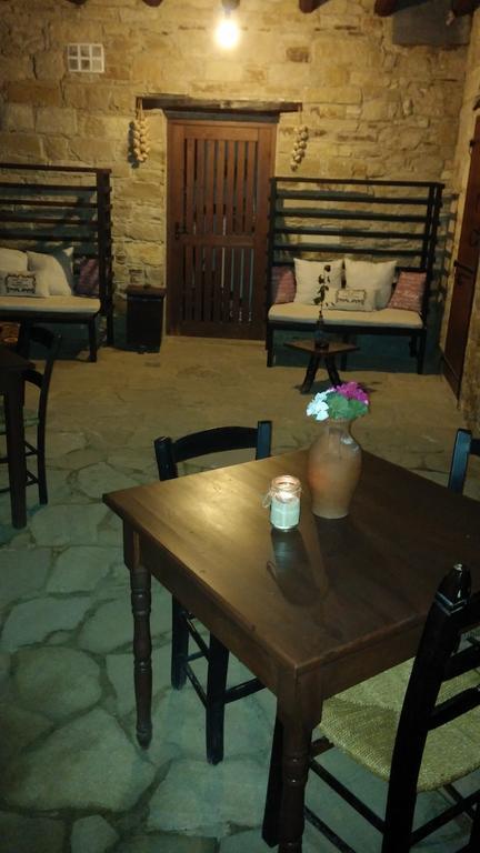 Teacher'S House Maroni Luaran gambar